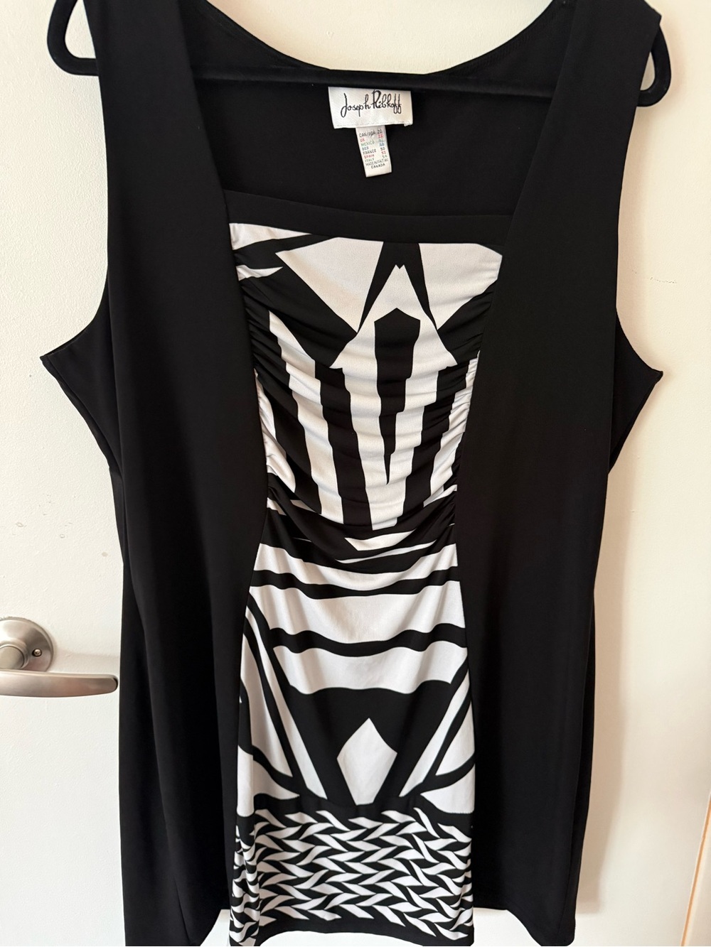 Joseph Ribkoff Black and White geometric ruched design Dress size 20